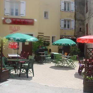 https://le-coq-en-pate-la-roque-esclapon.fr-provencehotel.com